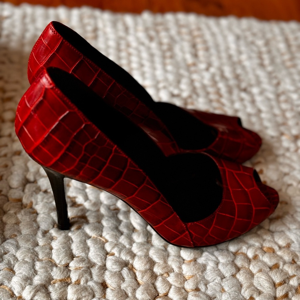 Four inch open toe red leather, pressed croc pump. Made in Italy. Size 39.